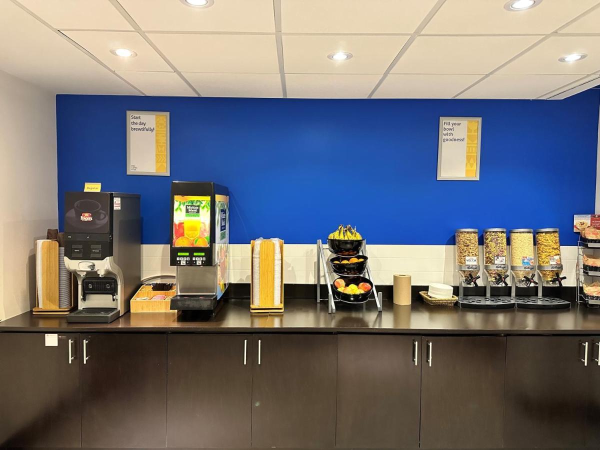 Days Inn & Suites By Wyndham North Bay Downtown Ngoại thất bức ảnh