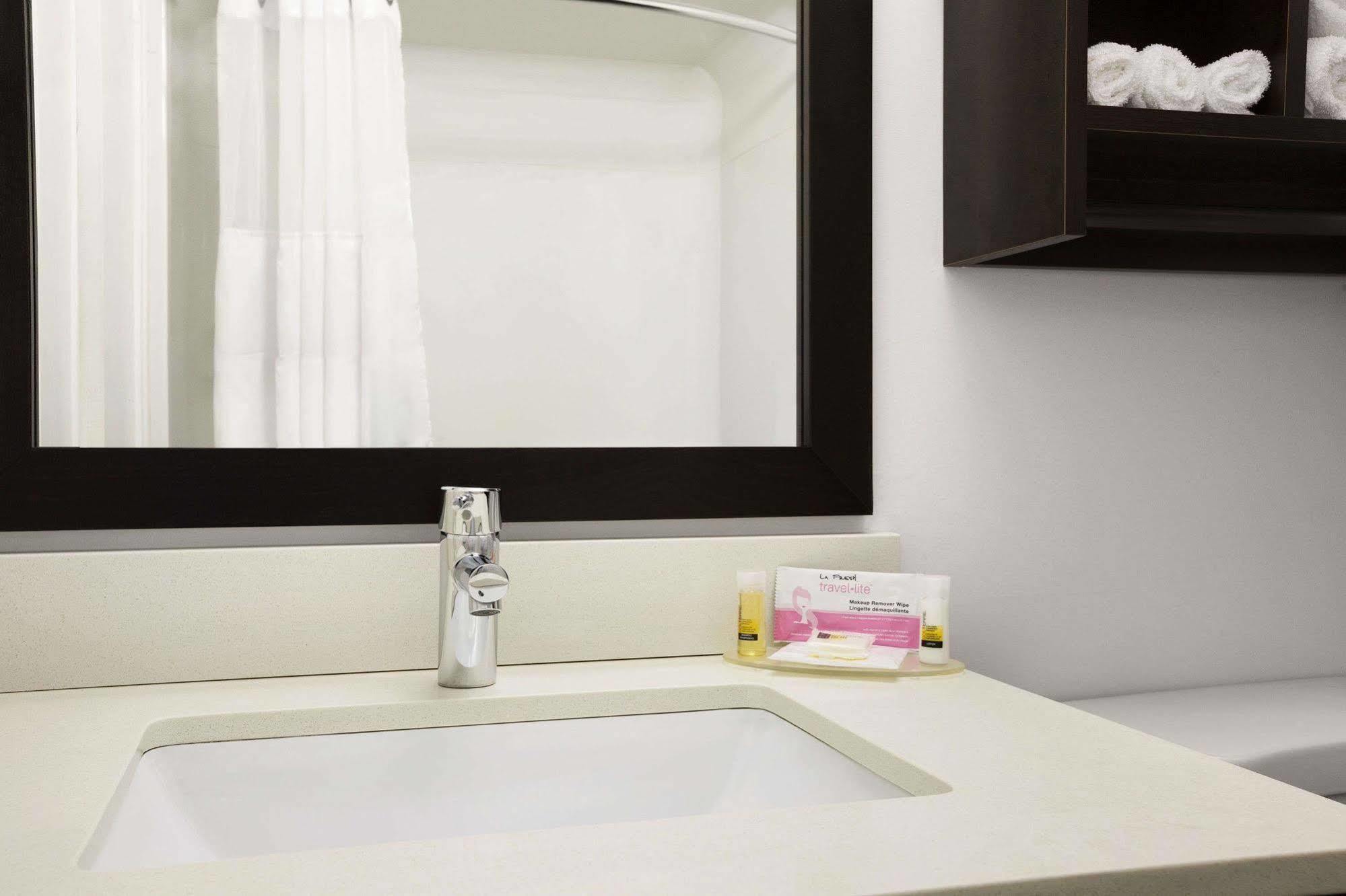 Days Inn & Suites By Wyndham North Bay Downtown Ngoại thất bức ảnh